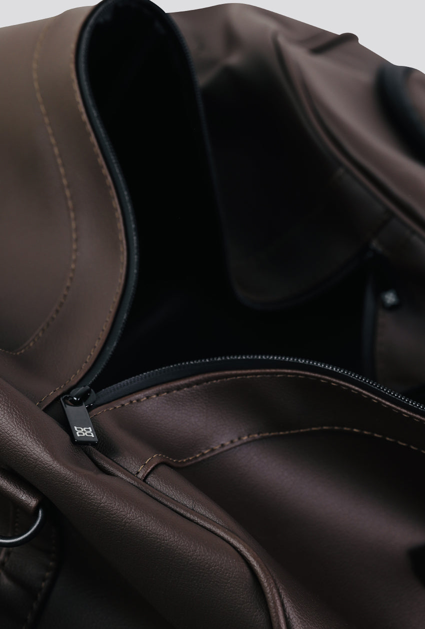 Linzor minimalist Swiss-crafted duffle bag for urban professionals by Brouillard